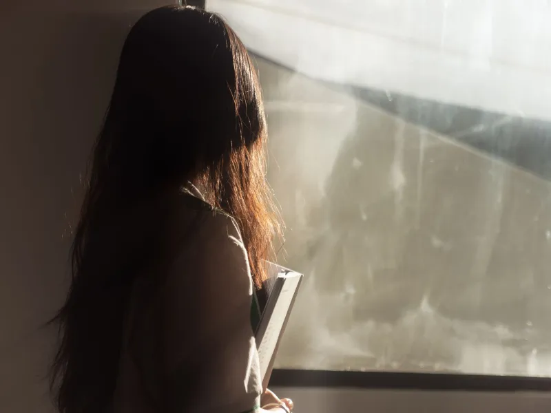 When Saturn Comes Knocking: How the Cosmic Taskmaster Rewrites Your Romantic Blueprint in Your Late Twenties